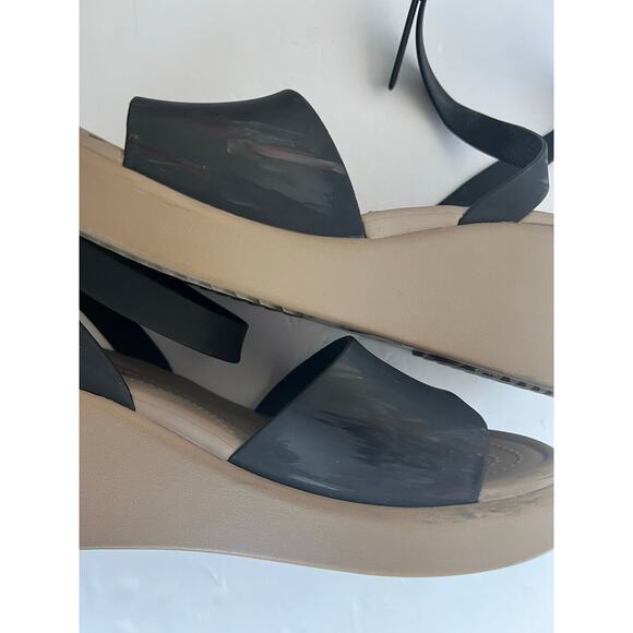 Crocs Brooklyn Black and Tan Criss Cross Ankle Strap Wedge Comfort Sandals Sz 10 - Picture 13 of 13